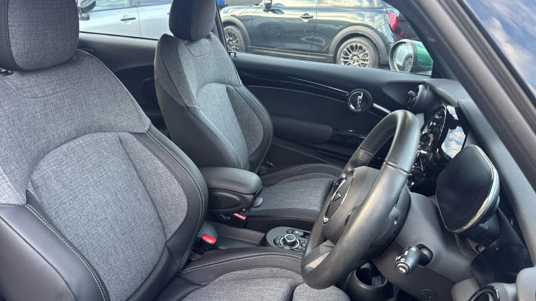 MINI Hatchback 135kW Cooper S Level 2 33kWh 3dr Auto Electric Hatchback